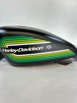 2021 Harley Sportster Iron 3.3G Fuel Gas Tank BLACK DENIM / GREEN. SM9KNT0360