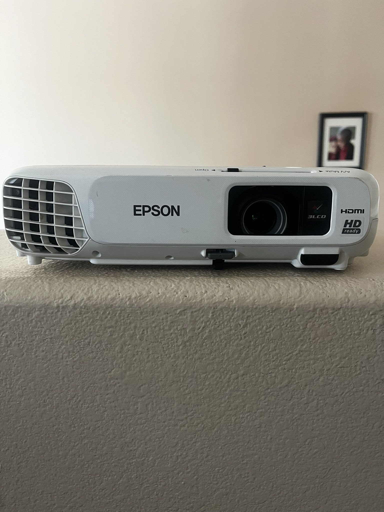 Epson PowerLite Home Cinema 730HD Projector