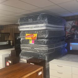 Name brand mattresses from major chain stores that are closing queens for $500 kings for $500