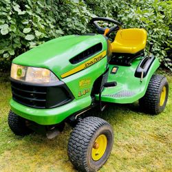 John Deere Riding Lawn Mower Tractor