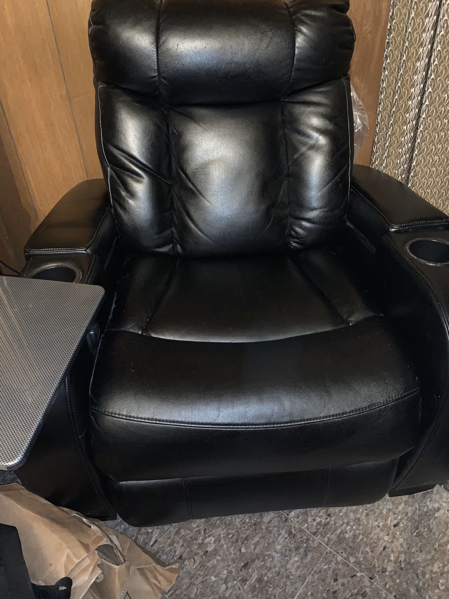 Reclining Chair! Very comfortable! Electric leg lift.