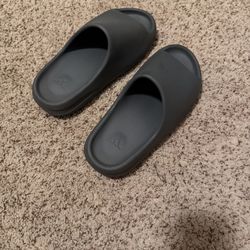 Yeezy Slides 