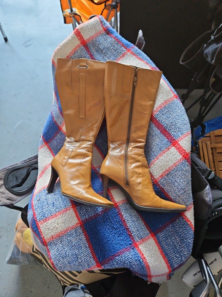 Tan / Brown Leather Heeled Womens Boots