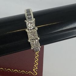 10k White Gold 1ct Diamonds  Ring Size 8