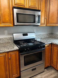 Gas rang and Microwave for SALE!