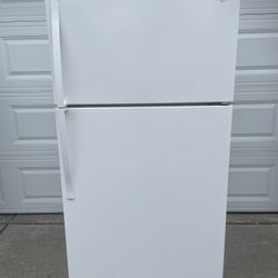 Whirlpool Top And Bottom Refrigerator For $240. Dimensions Are 33Wx30Dx66H. Pick Up Only. 