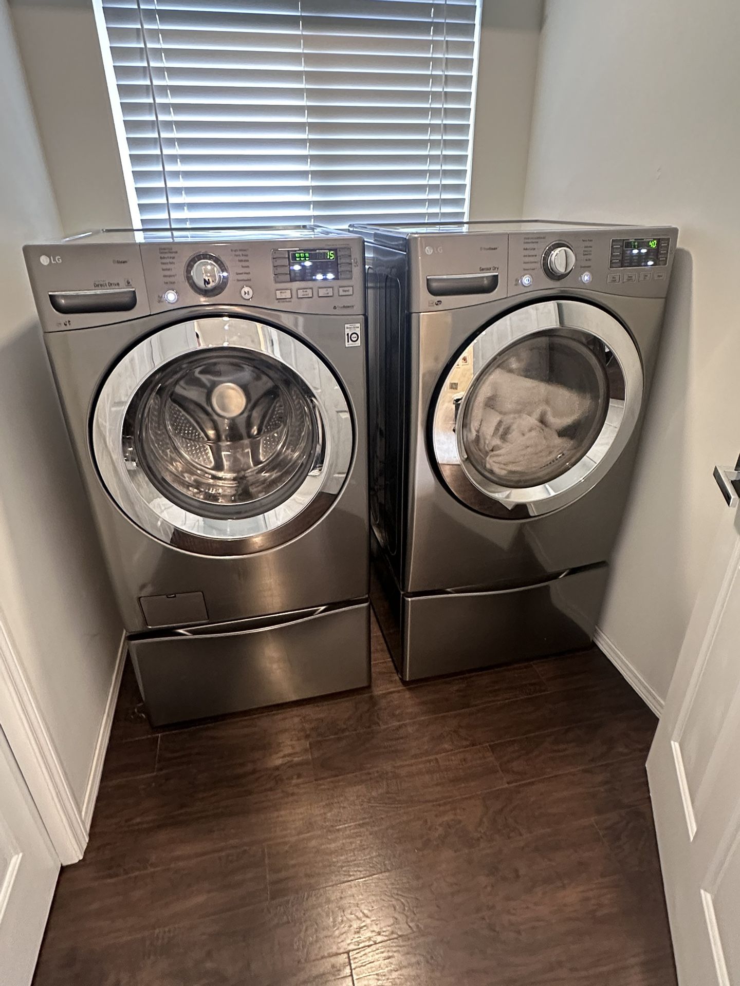LG WASHER/DRYER W/ PEDESTALS $450! Must Act Fast