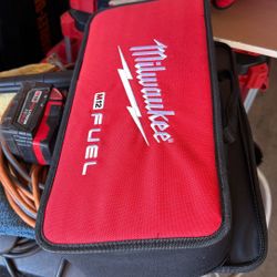 Milwaukee M12 Bag With Battery Charger 