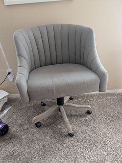 Office chair - moving sale - no pet and non-smoking household