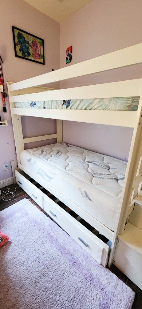 Bunk Beds w/Trundle - Twin Size
