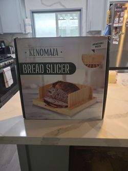 Bread slicer