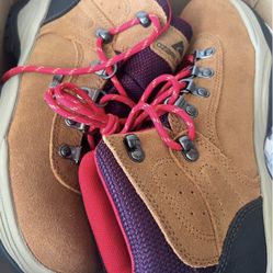NWT  Ozark Trail Women's Waterproof Stoneclad Hiker Boots 