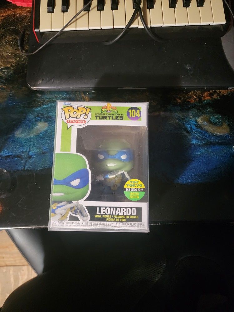 Funko Pop Power Rangers Teenage Mutant Ninja Turtles #104 Leonardo Action Figure