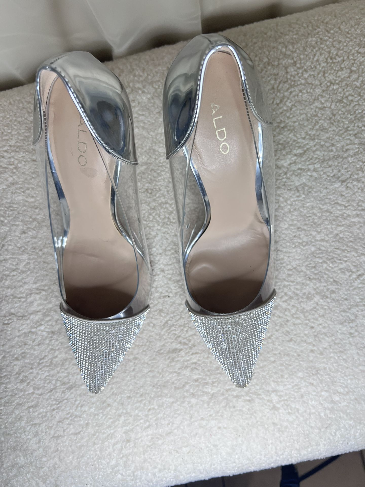 Womens Size 9 Glamorous Clear Rhinestone Pumps