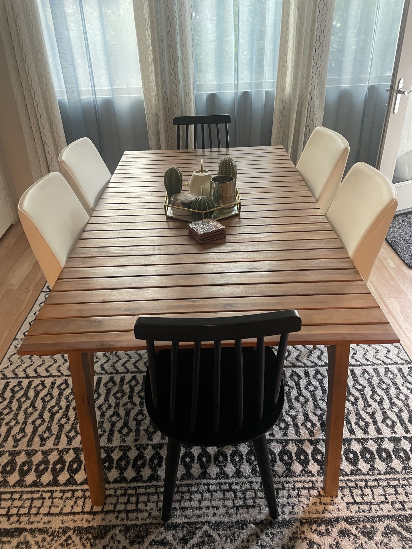 Dining Table & Chairs (PENDING PICKUP)