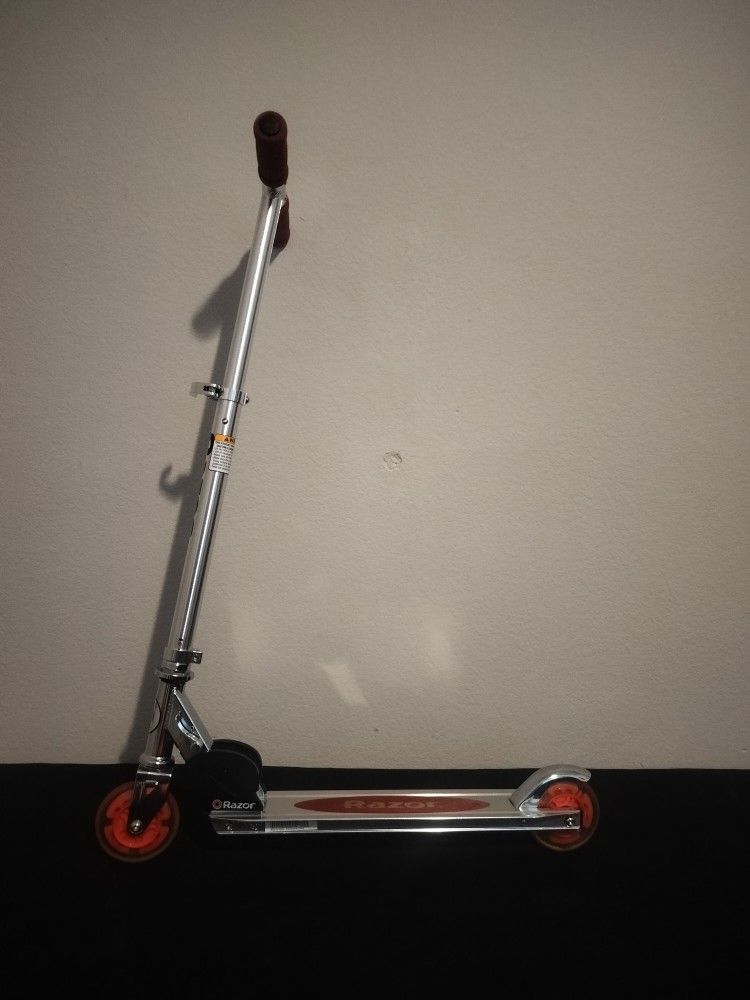Kids Light Up Red Razor Scooter