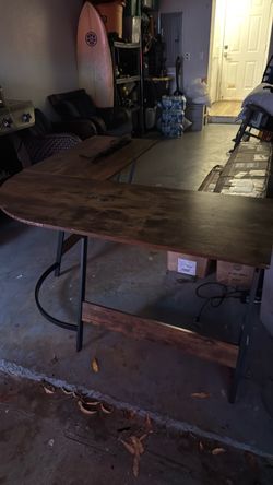 Computer desk