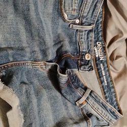 Woman's Levi's Shorts