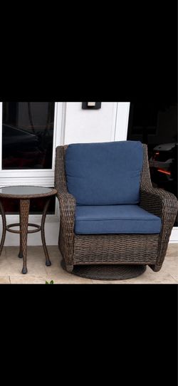 Swivel rocker outdoor chair
