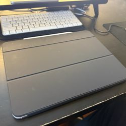 iPad Pro 13” (M4, 256gb) *PERFECT BUNDLE*