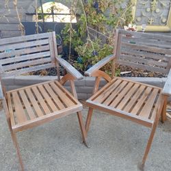 SET OF 2 WOODEN PATIO CHAIRS 
