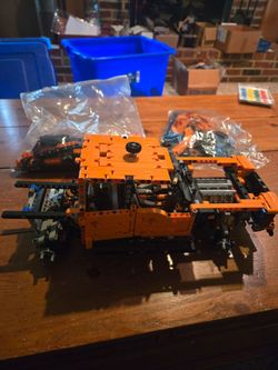 Lego Ford F150 raptor set incomplete