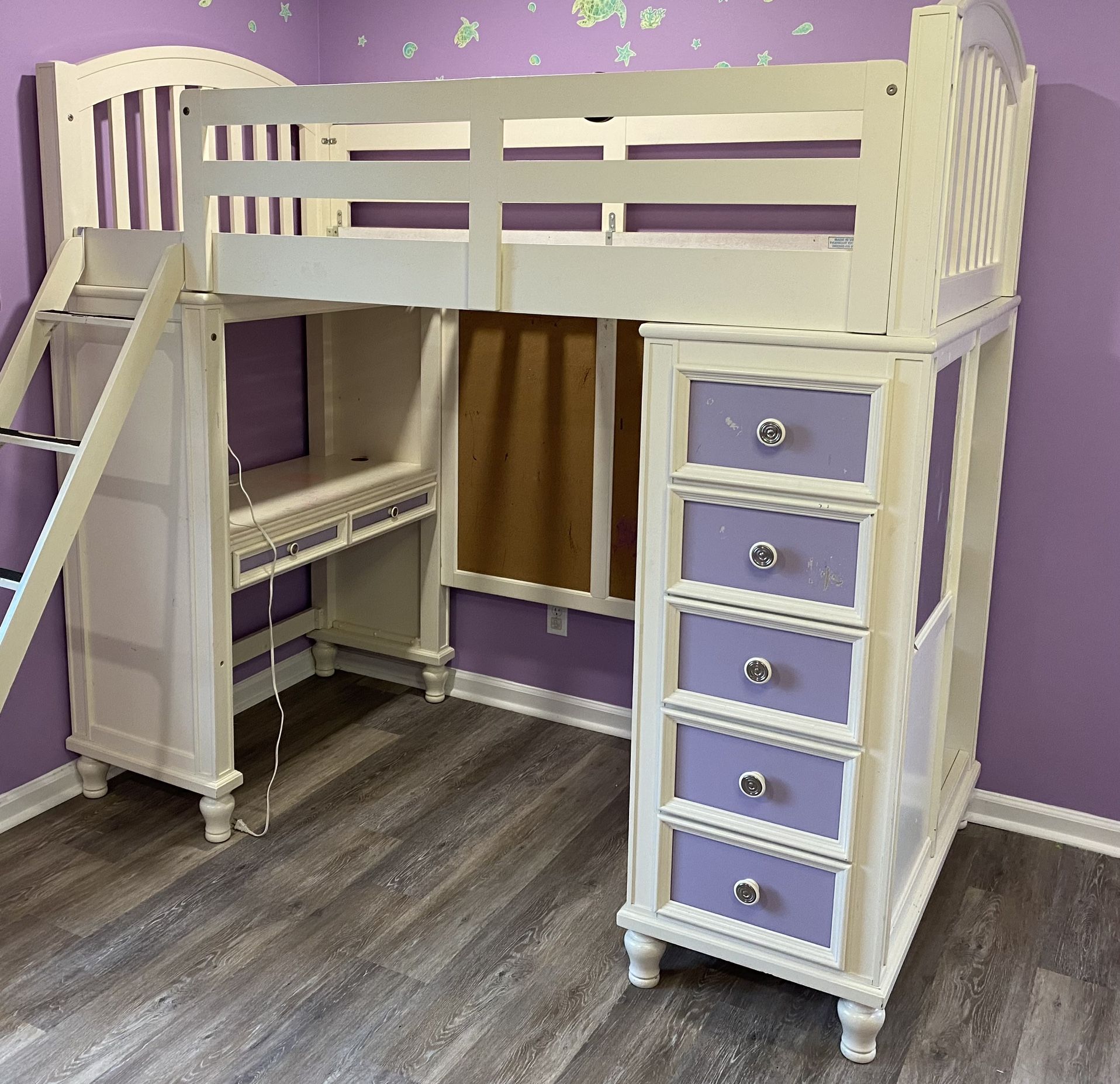 Pulaski Girls Bed And Desk Set 