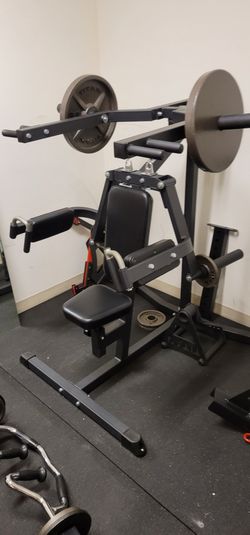 Titan Fitness Plate-Loaded Shoulder Press / Delt Raise Machine