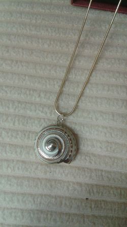 Shell pendant & chain