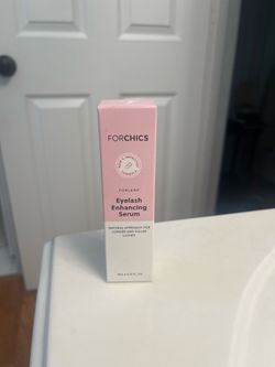 New Eyelash Enhancing Serum For Long Lash Growing