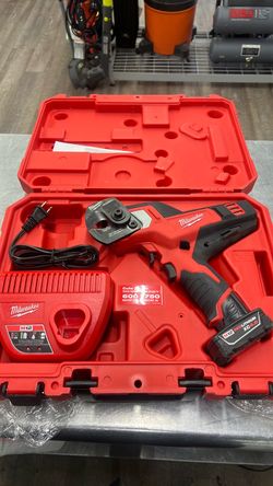Milwaukee M12 Cable Cutter Kit
