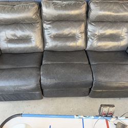 Recliner couch with 2 usb ports