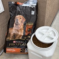 Dog food container