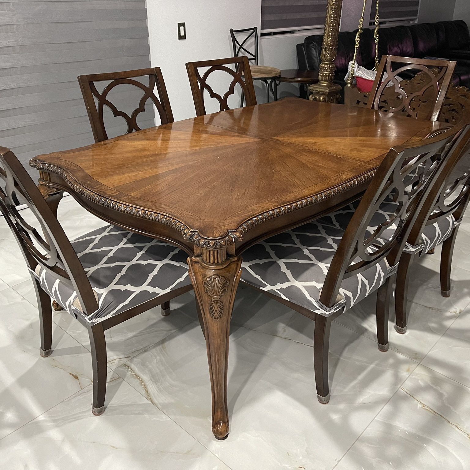 Heavy Dining Table With 6 Chairs 