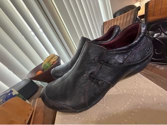 Women’s Taos leather black loafers