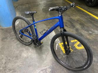 Trek dual sport 1.  16 speed small medium size lightweight aluminum frame with disc brakes