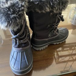 Snow Boots Kids Sz 9