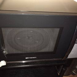 Emerson microwave like new