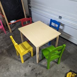 Wooden Kids Table With 4 Chairs