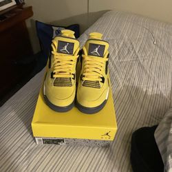 Jordan 4 Lightning 