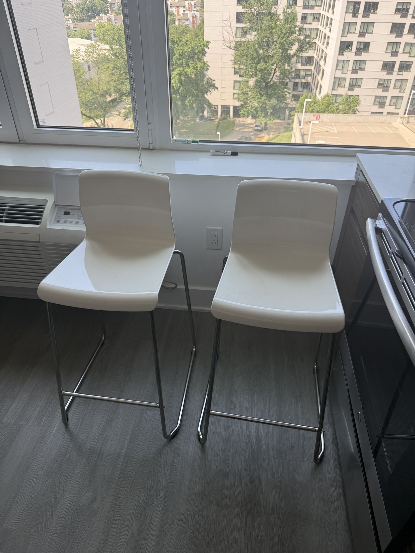 2 Bar Stools