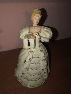 Lenox Ivory Christmas Gift Figurine 1997