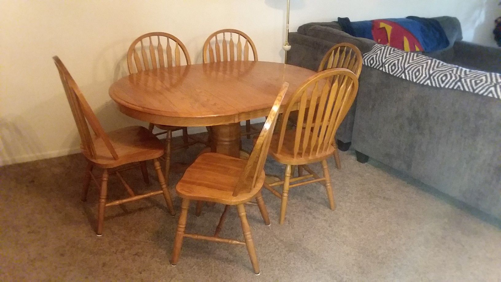 Dinning Table full set of 4 chairs.