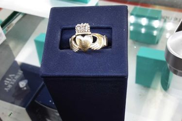 Yellow Gold 14k (.585) 2.8 grams Size 5