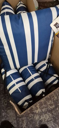 Outdoor pillows total 8