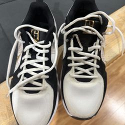 Nike- Sabrina’s Basketball Shoes Big Boys 7