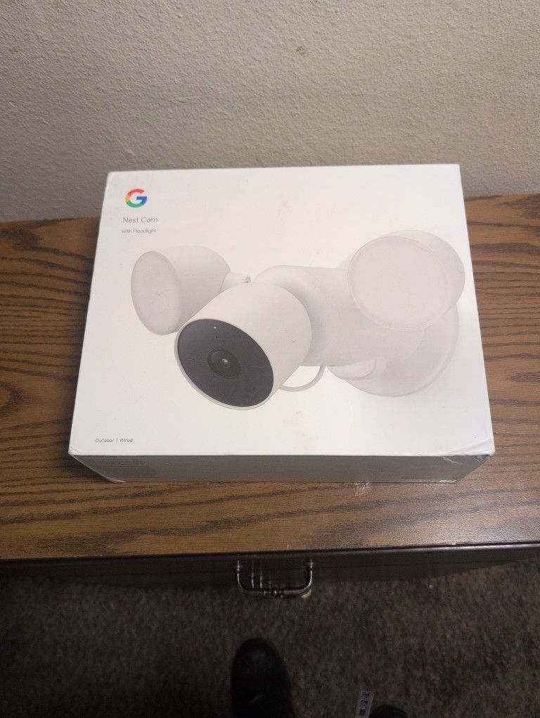 Google Nest Cam With Floodlight ( New)