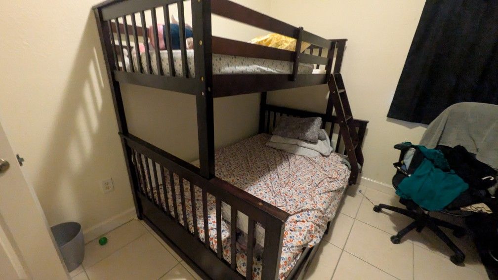 BUNK BED + MATTRESS