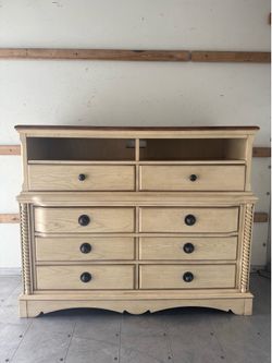 Farmhouse media chest