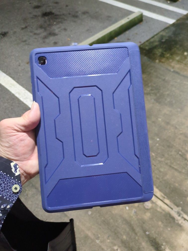 Samsung S6 Lite Tablet Computer W Case.